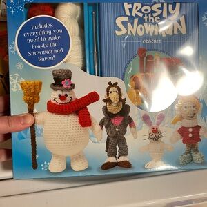 Frosty the Snowman Crochet Kit & Book Yarn Christmas NEW Karen Craft Gift